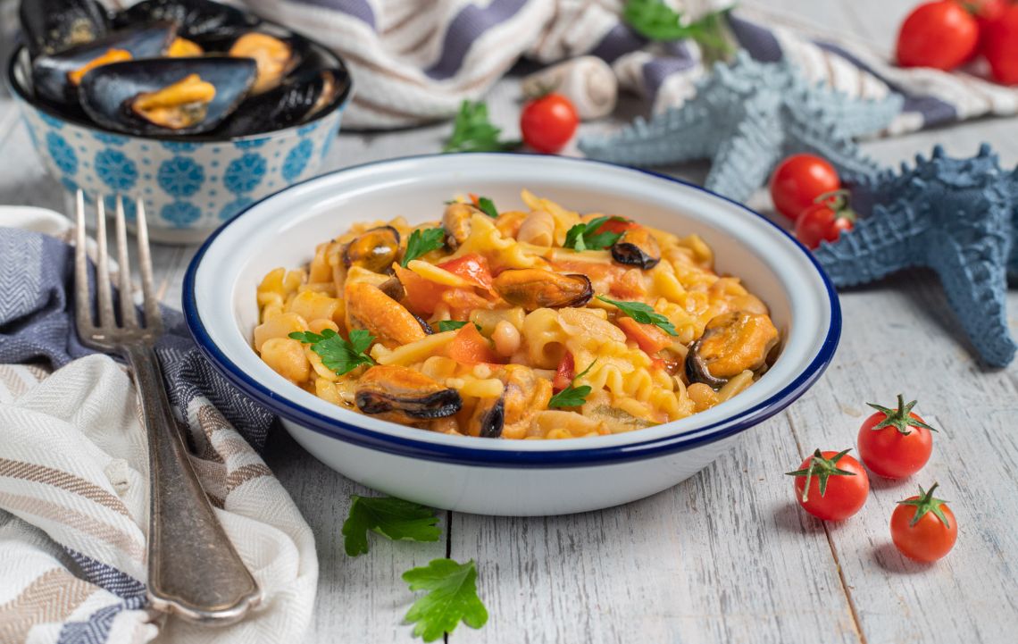 Pasta with beans and mussels